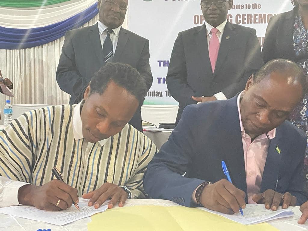 Sierra Leone's Chief Minister, Dr David Sengeh and Leader of the All Peoples Congress, Dr Samura Kamara, Co-signing document on the outcome of the dialogue.